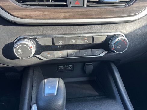 Used 2025 Nissan Altima 2.5 SV image 23