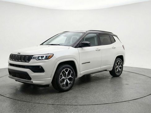 Used 2025 Jeep Compass Limited AWD/4WD image 3