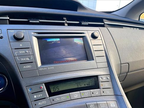 Used 2015 Toyota Prius Four image 13