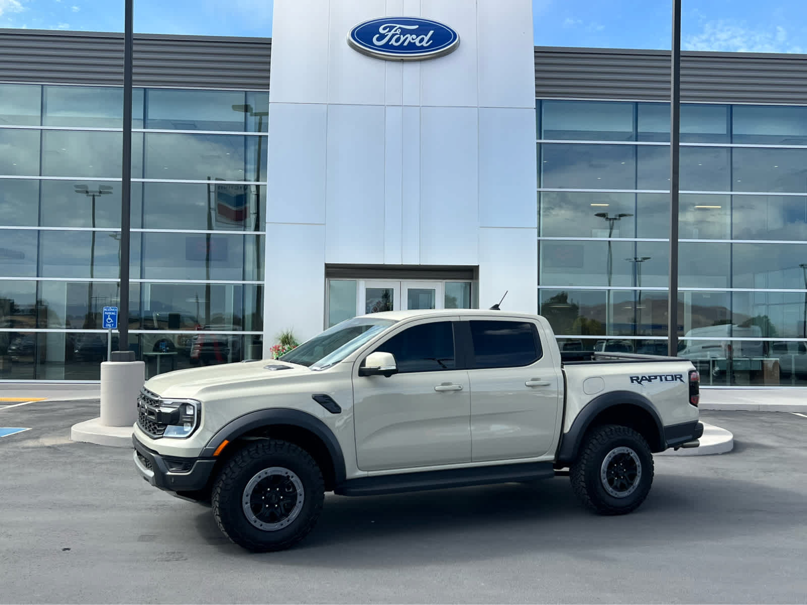 Certified 2025 Ford Ranger Raptor AWD/4WD image 1