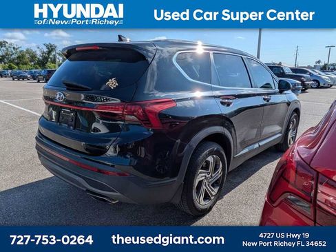 Used 2021 Hyundai Santa Fe SE FWD image 2