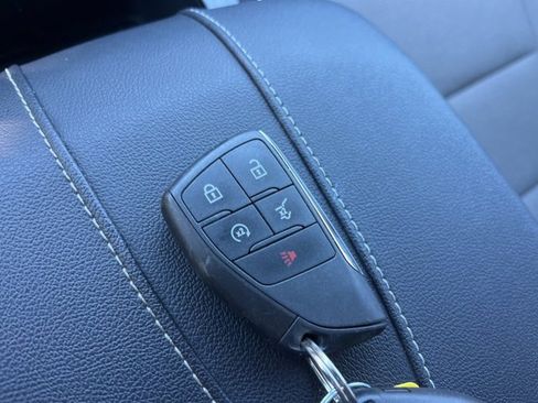 Used 2025 Chevrolet Traverse LT image 35