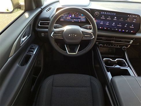 Used 2026 Chevrolet Traverse LT w/ Midnight/Sport Edition image 11