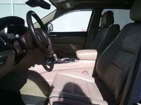 Used 2020 Jeep Grand Cherokee Overland image 15