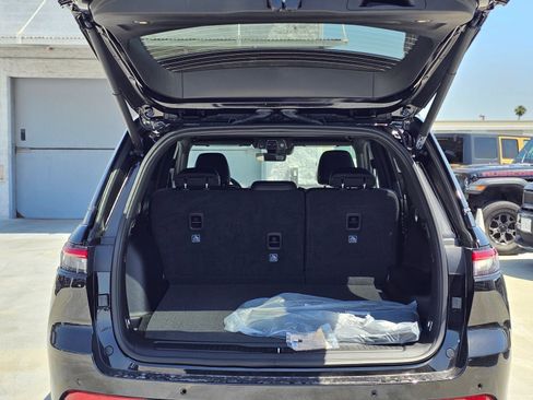 New 2026 Jeep Grand Cherokee Altitude RWD image 7