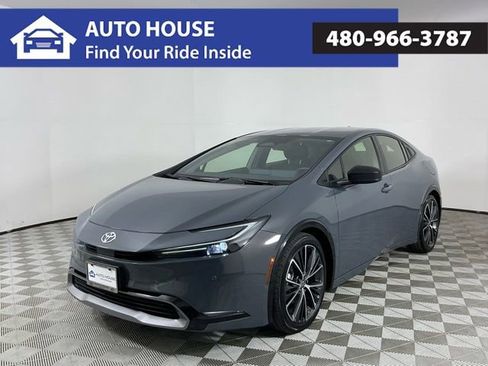 Used 2025 Toyota Prius XLE FWD image 1