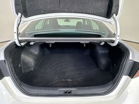 Used 2025 Nissan Altima 2.5 SV FWD image 29
