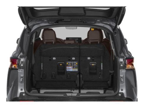 Used 2024 Toyota Sienna Platinum image 10