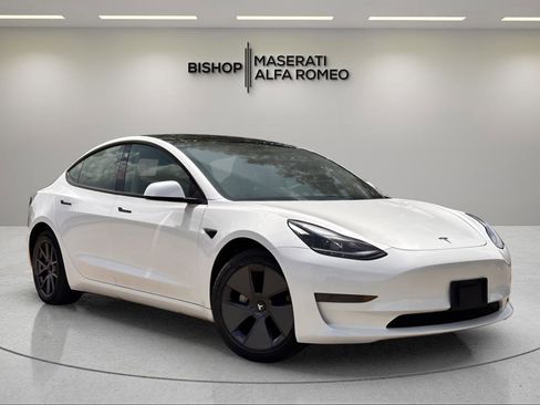 Used 2023 Tesla Model 3 Standard Range RWD image 1