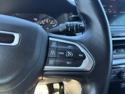 Used 2022 Jeep Compass Latitude w/ Sun and Sound Group AWD/4WD image 13