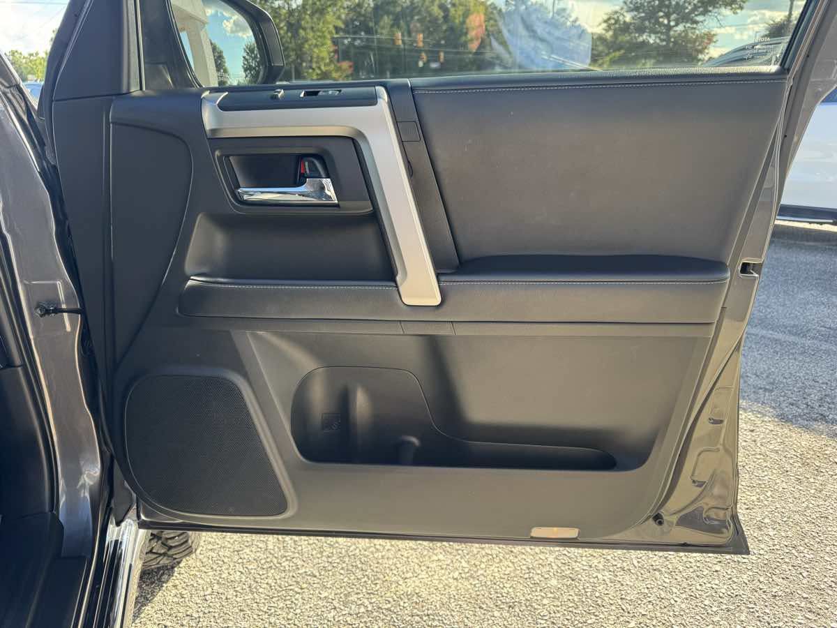 Used 2023 Toyota 4Runner Limited RWD image 31