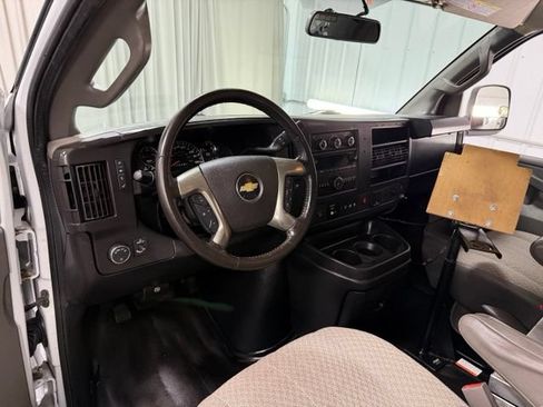 Used 2018 Chevrolet Express 2500 w/ Driver Convenience Package RWD image 14