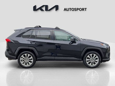 Used 2021 Toyota RAV4 XLE Premium image 7