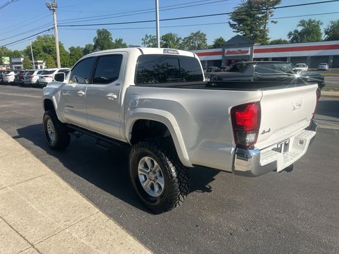 Used 2021 Toyota Tacoma SR5 AWD/4WD image 7