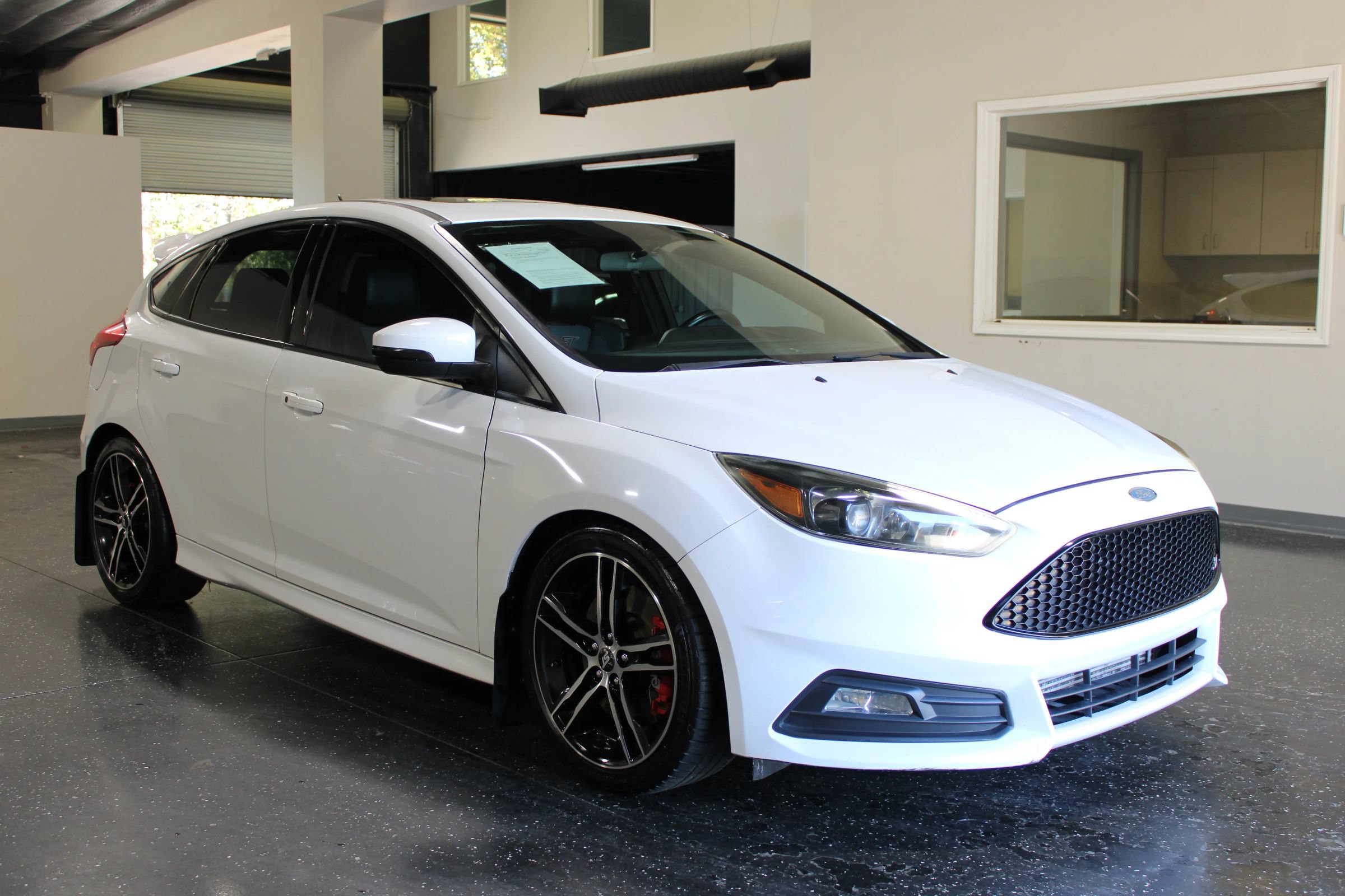 Used 2015 Ford Focus ST w/ Equipment Group 401A FWD image 1