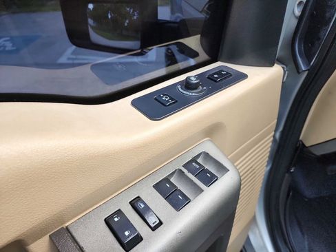 Used 2011 Ford F250 Lariat w/ Lariat Interior Pkg image 17