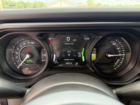 Used 2024 Jeep Wrangler Unlimited Sahara AWD/4WD image 24