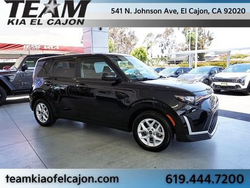 Certified 2023 Kia Soul LX w/ LX Technology Package FWD image 9