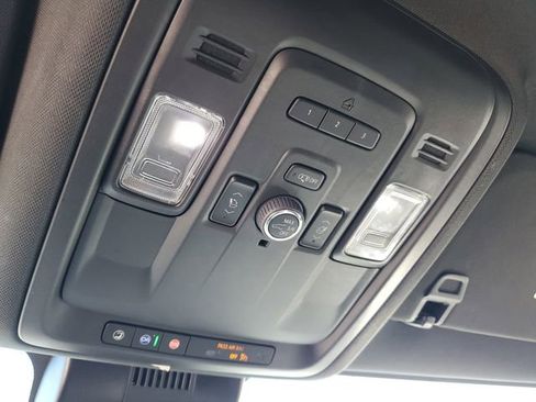 Used 2024 Chevrolet Suburban Premier image 36