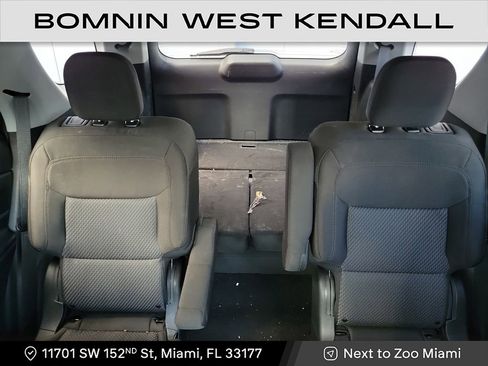 Used 2023 Ford Explorer XLT image 12