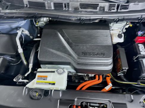 Used 2025 Nissan Leaf S image 30