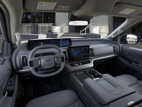 New 2026 Ford Expedition Active image 9