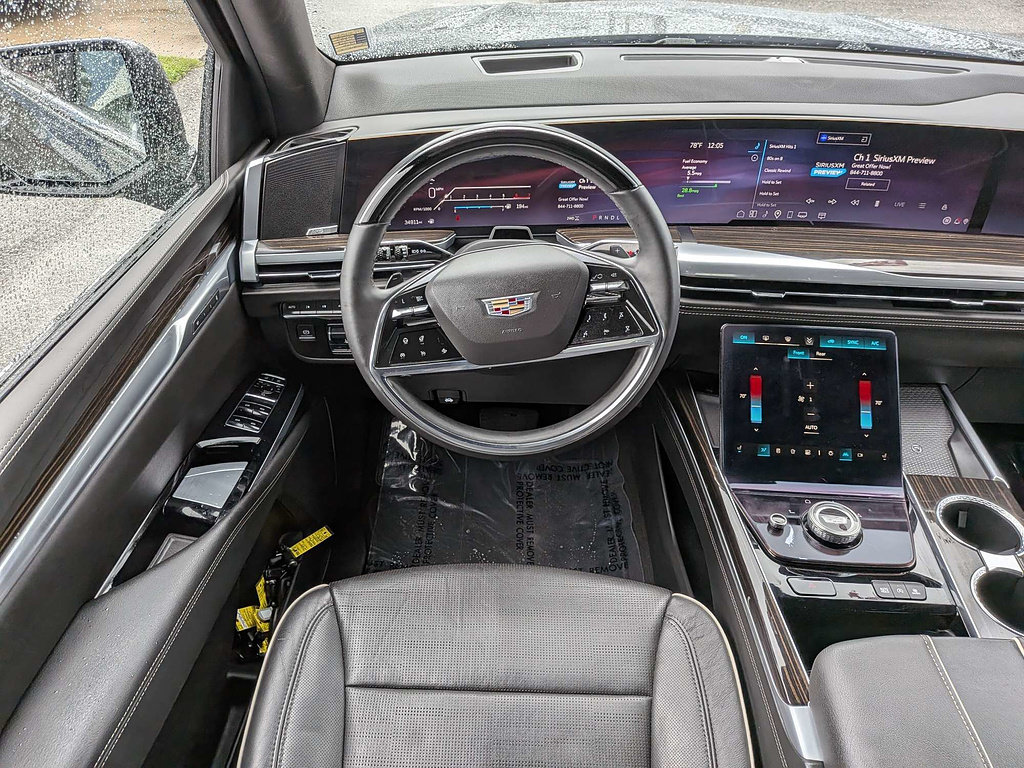 Certified 2025 Cadillac Escalade Premium Luxury AWD/4WD image 17