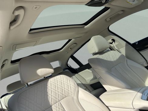 Used 2018 BMW 740i image 30