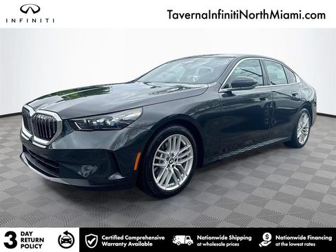 Used 2025 BMW 530i xDrive AWD/4WD image 1