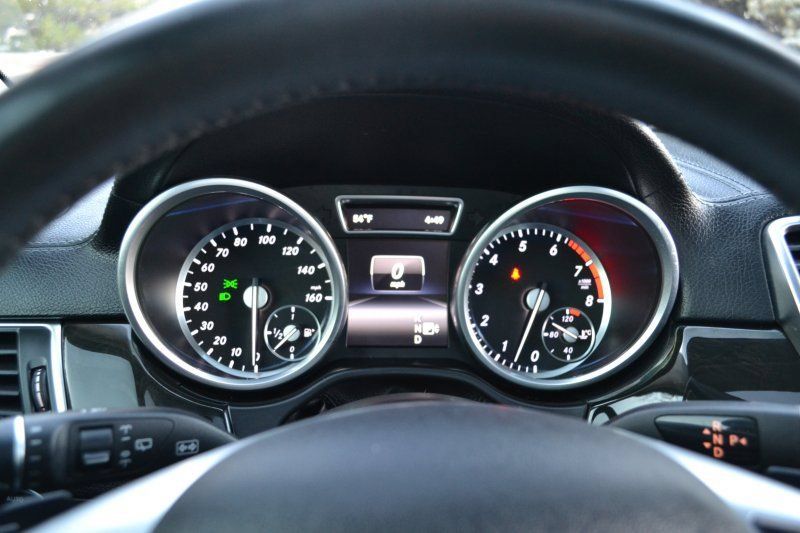 Used 2015 Mercedes-Benz ML 400 4MATIC w/ Accessory Chrome Package image 20