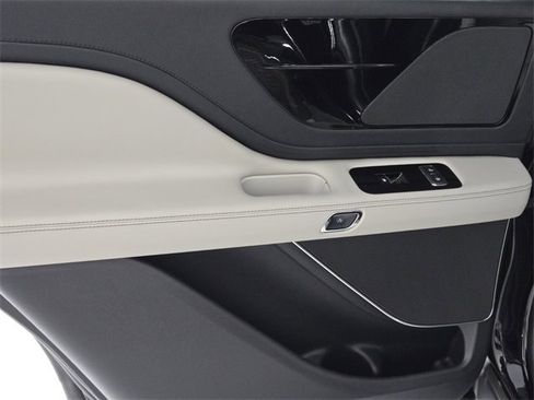 New 2026 Lincoln Aviator AWD image 22