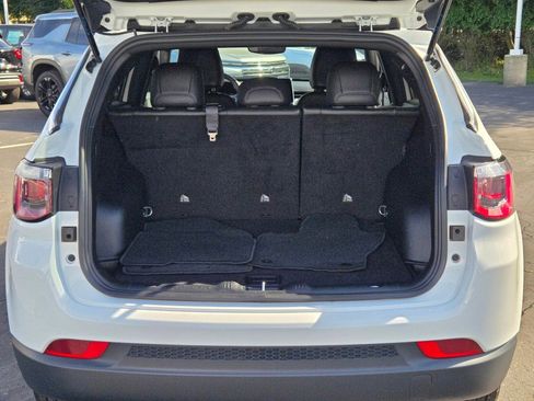 Used 2025 Jeep Compass Latitude image 13