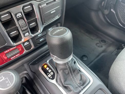 Used 2024 Jeep Gladiator Sport AWD/4WD image 14