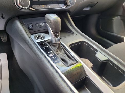 Used 2024 Nissan Sentra SV FWD image 21
