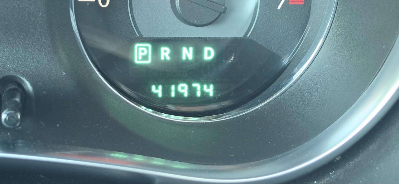 Used 2011 Chrysler 200 S FWD image 9