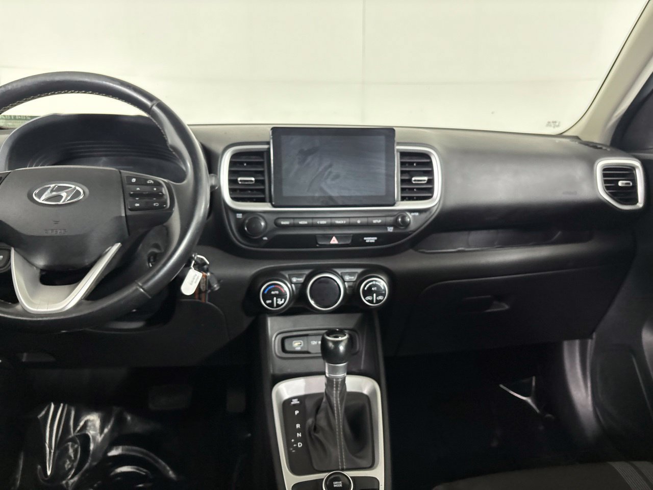 Used 2023 Hyundai Venue SEL FWD image 21