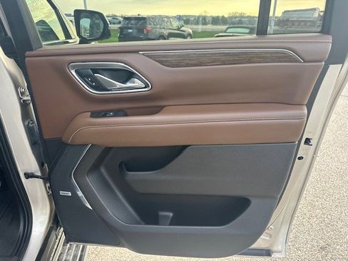 Used 2021 Chevrolet Suburban High Country image 43