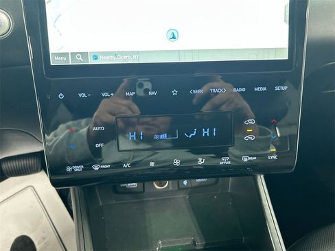 Used 2024 Hyundai Tucson Limited image 17