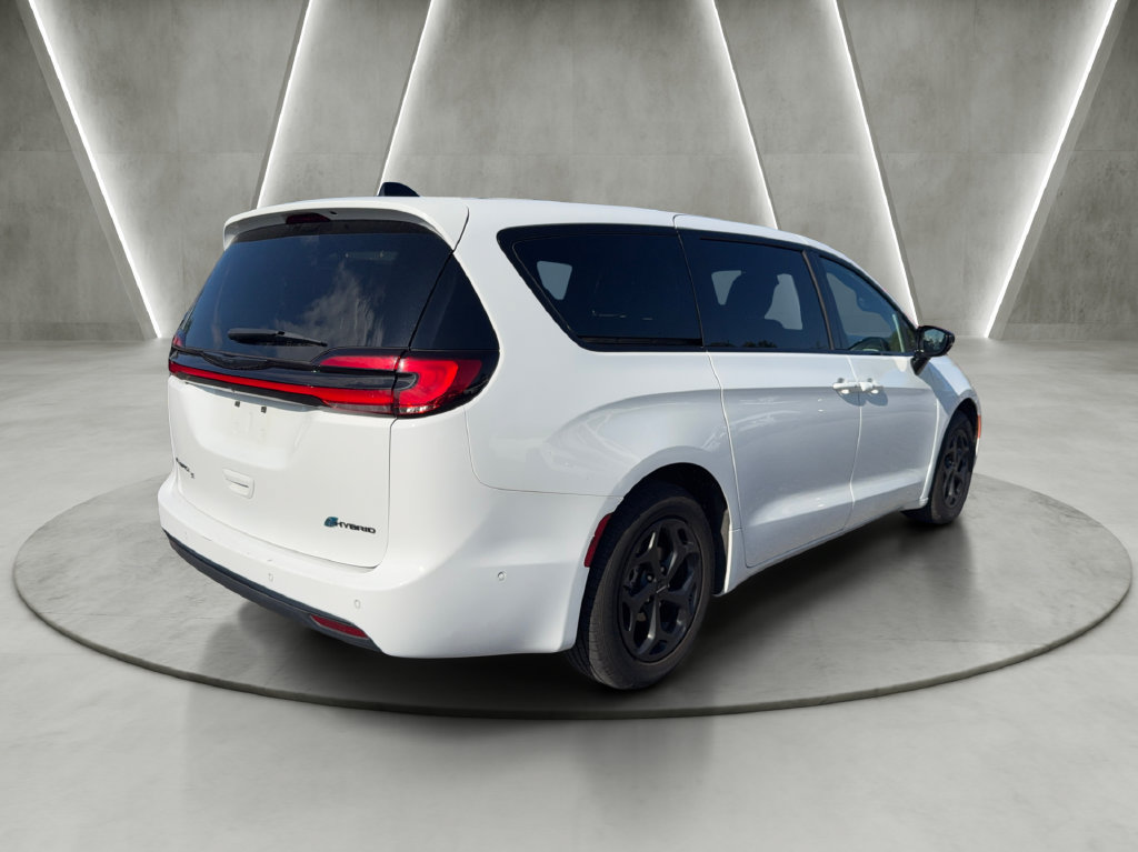 Used 2024 Chrysler Pacifica Limited FWD image 5