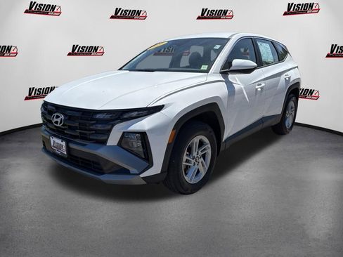 Certified 2025 Hyundai Tucson SE AWD/4WD image 1
