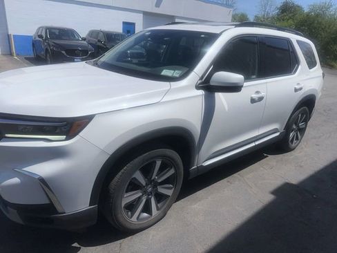 Used 2023 Honda Pilot Touring image 4