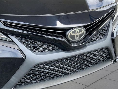 Used 2018 Toyota Camry SE w/ Moonroof Package FWD image 31