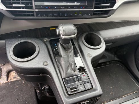 Used 2021 Toyota Sienna Limited FWD image 25