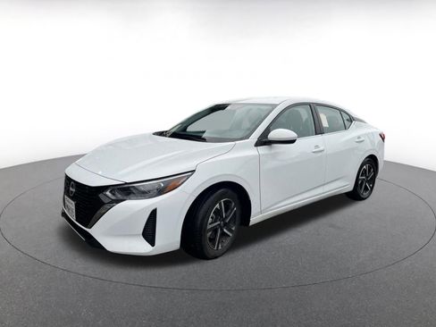 Used 2025 Nissan Sentra SV image 3