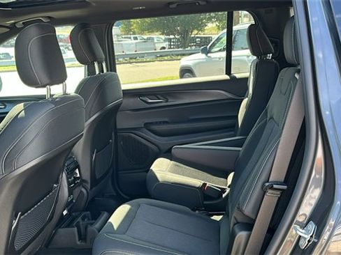 New 2025 Jeep Grand Cherokee L Laredo w/ Luxury Tech Group I image 25