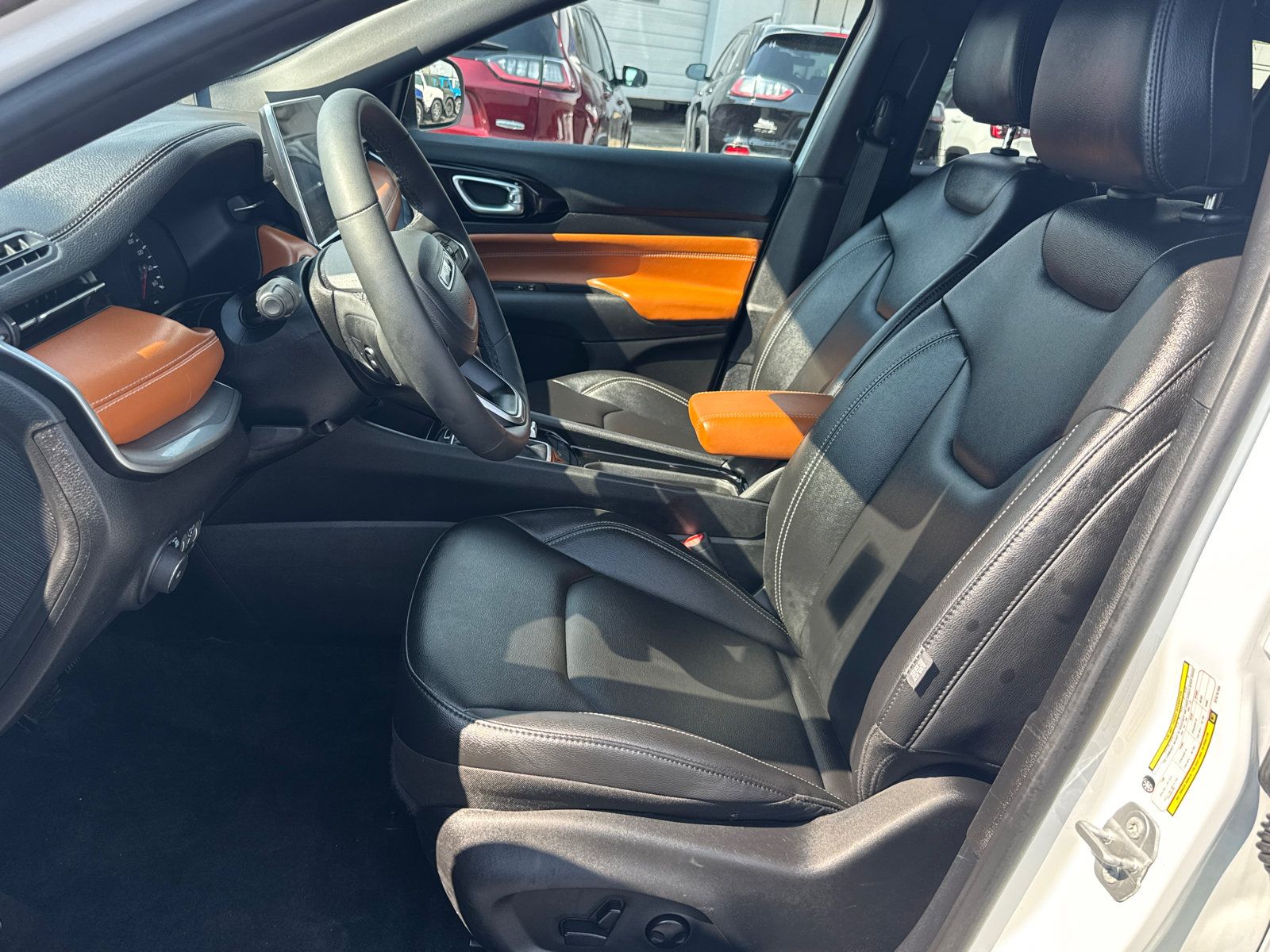 Used 2025 Jeep Compass Limited AWD/4WD image 9
