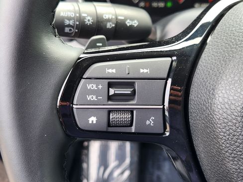 Used 2025 Honda Pilot Touring image 25