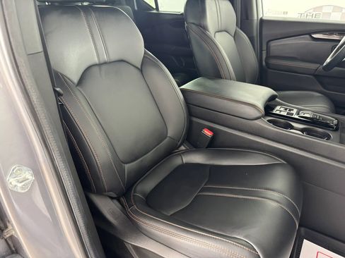 Used 2025 Honda Pilot TrailSport image 37