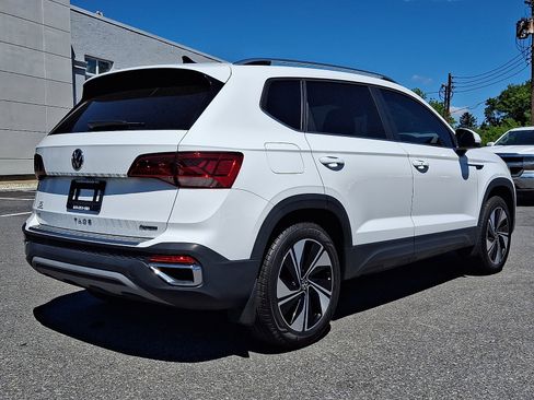 Used 2024 Volkswagen Taos SE AWD/4WD image 6