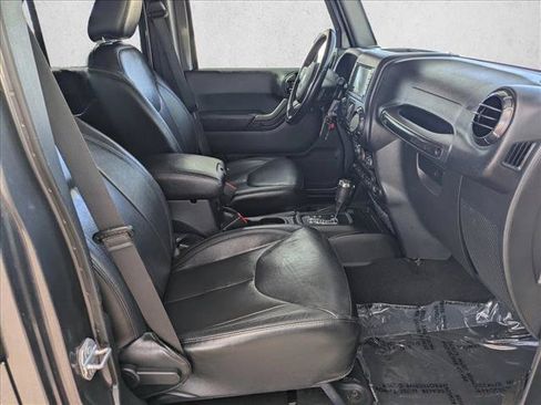 Used 2017 Jeep Wrangler Unlimited Sahara AWD/4WD image 19